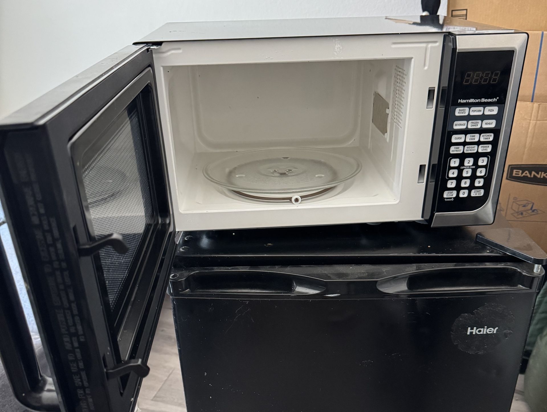 Countertop Microwave, Black and Stainless Steel