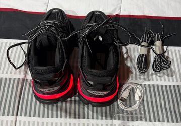 ✨ Women’s Track Style Sneakers ✨ Size EUR 36 / US Women’s 7.5
