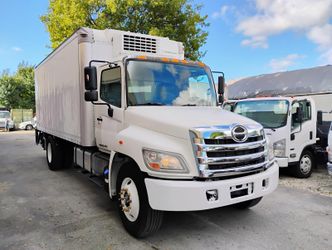 2013 HINO 268 REEFER THERMO KING 20' LIFTGATE