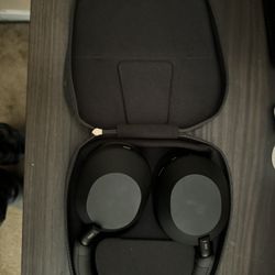 Sony XM5 Headphones