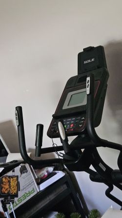 SOLE Elliptical E25
