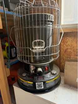 This is a Dyna-Glo 23,800 BTU Portable Indoor Kerosene Convection Heater, model number WK95C8B.