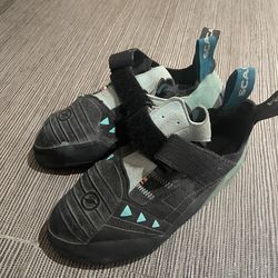 Scarpa Instinct Climbing Shoes (US 9m/10w)