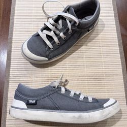 9 PAIRS OF LIGHTLY USED WOMENS SHOES SIZE 5.5 AND 6 