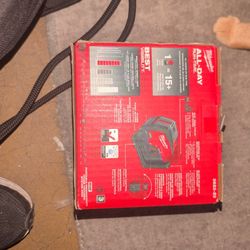 Milwaukee M12 Cross Line And Plumb Point Green Laser