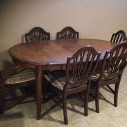 Dining room table with 6 chairs