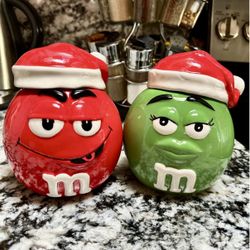 Red & Green M&M's 6”H Ceramic Cookie/Candy Jar Santa Claus Hat.