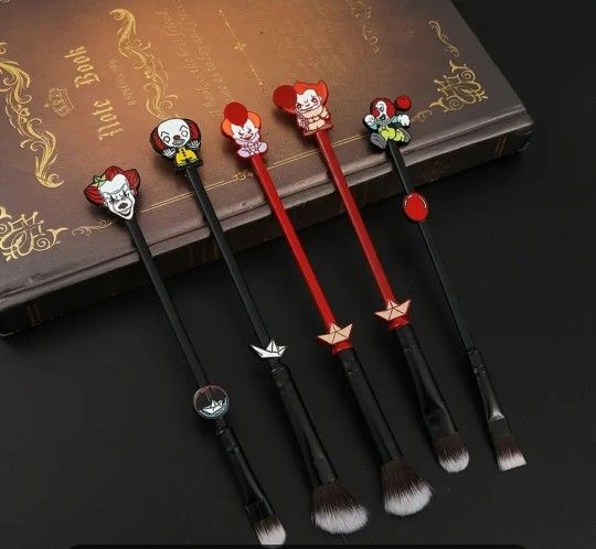 IT Clown Cute Ghost Halloween Makeup Tools Shading Powder Foundation Brush Eye Shadow Pencil Brush for Women Girls 