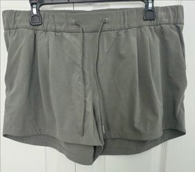 Ladies Lululemon 3" lightweight shorts gray sage green size 12