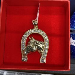 Descriptive Pendant Horse