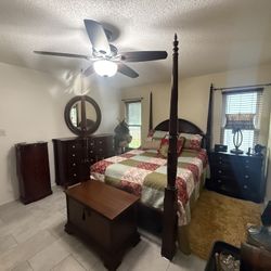 Solid Wood queen Bedroom Set 