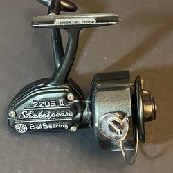 Vintage Shakespeare 2205 II Spinning Reel Ball Bearing Japan Made
