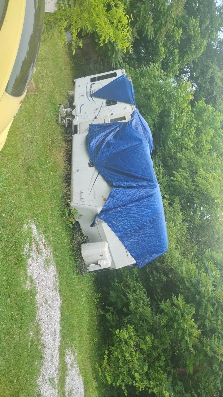 2003 Sunny Brook 1 Slide Out 1 Bedroom
