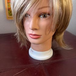5 Short blonde wigs