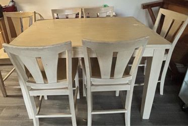 Kitchen table moving and need it gone