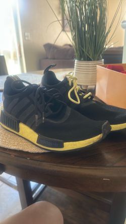 Women adidas tennis shoes in size 8