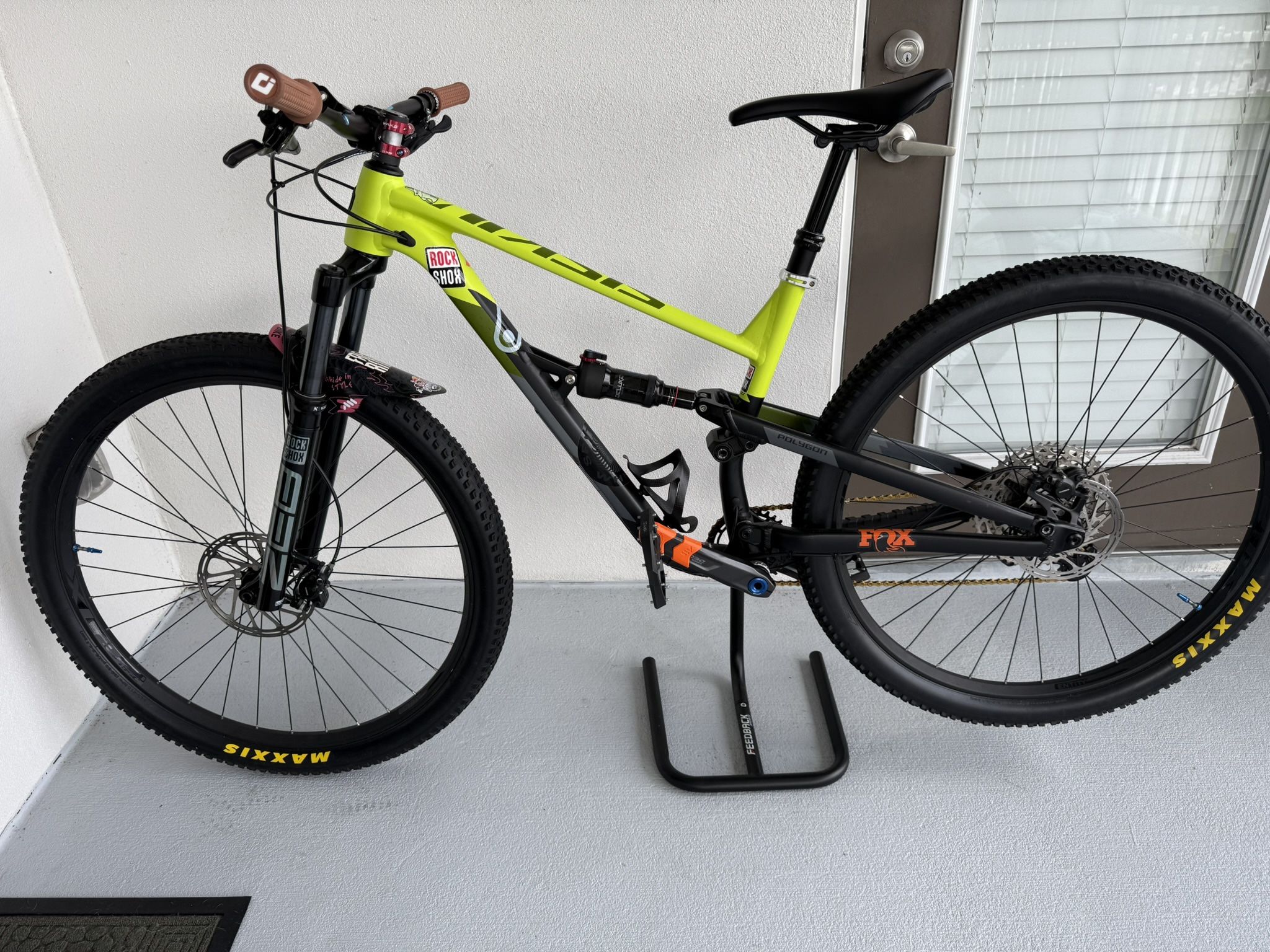 I am selling or trade a POLYGON D7 2024 mountain bike with many improvements.