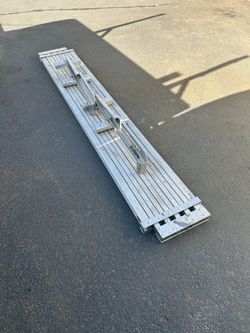 Aluminum plank with 2 ladder jacks