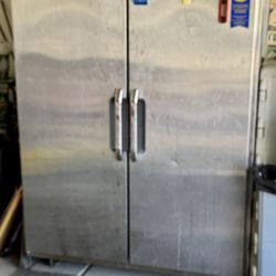 Reach In Refrigerator 