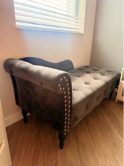 Velvet gray Tufted Chaise Lounge / Daybed