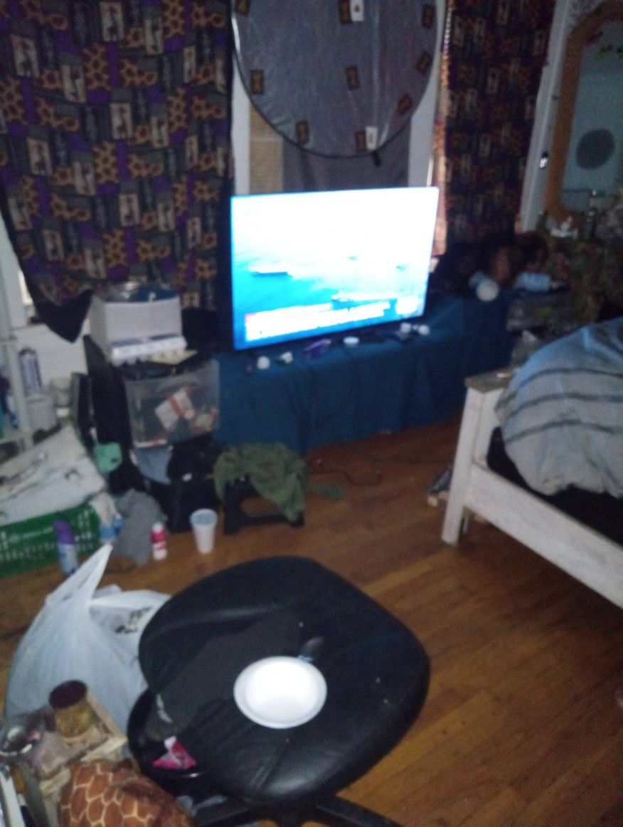 Flat Screen 50inc Smart Roku TV For 200 And Remote Control