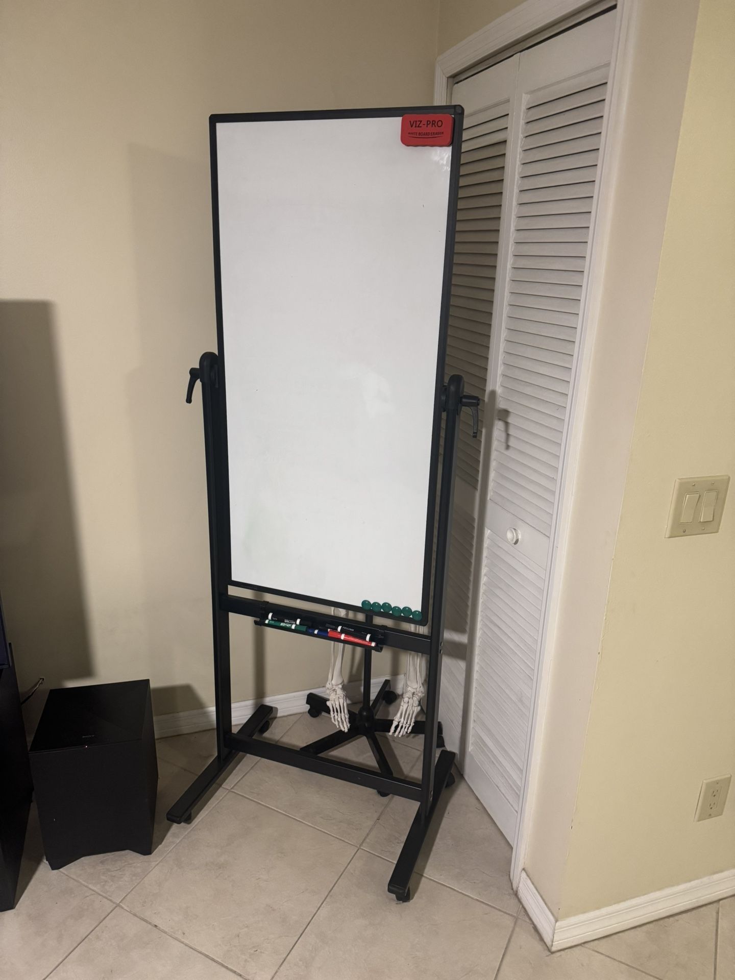 4’x2’ Standing Dry-erase Board