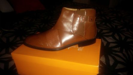 Dress shoes