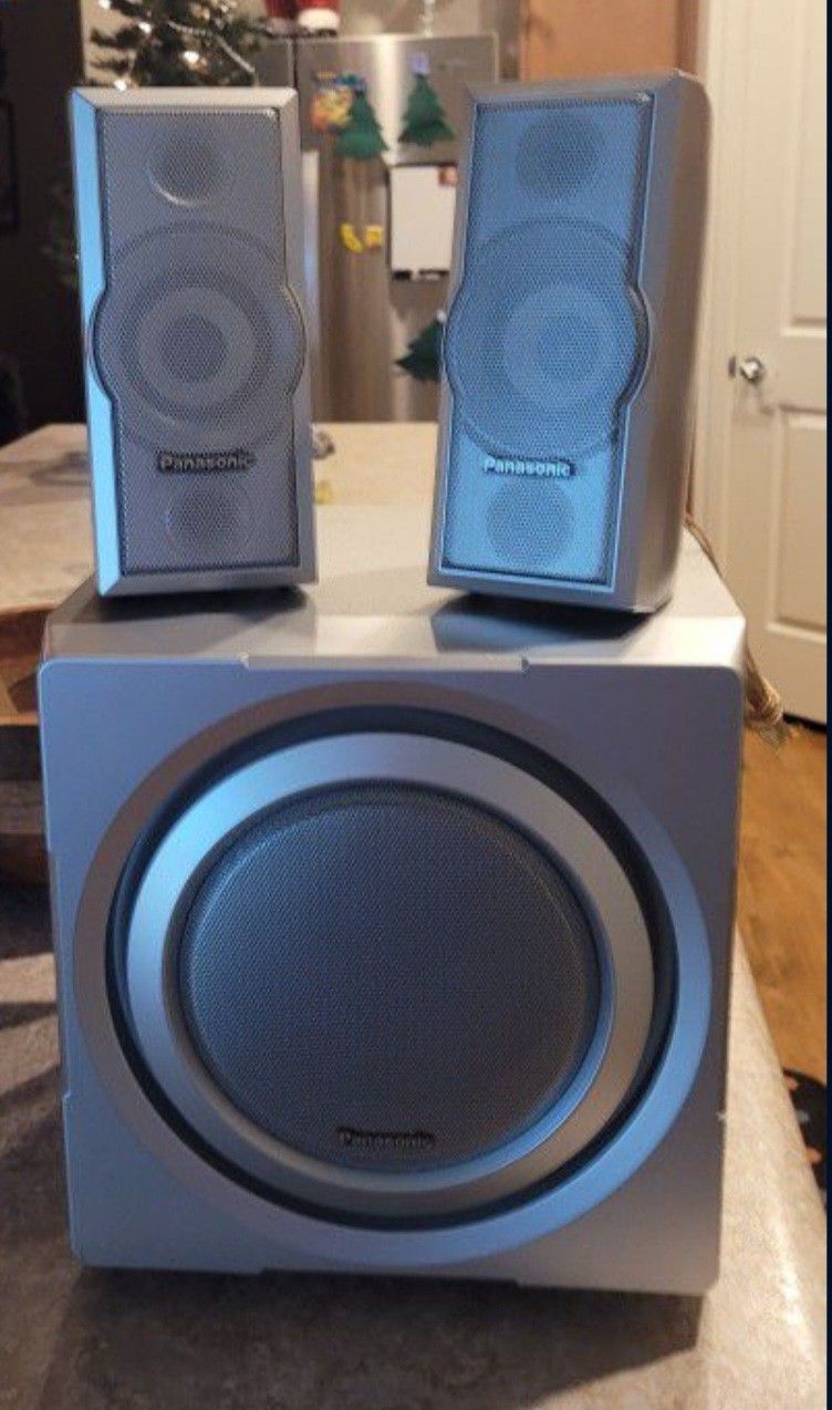 Speakers Has Wires