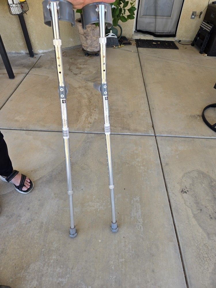 Arm Crutches