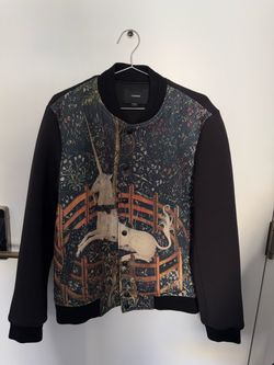 Like new graphic jacket