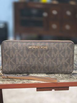 Michael Kors Signature Wristlet