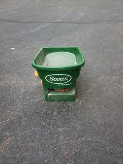 Scotts Hand Held Spreader Fertilizer