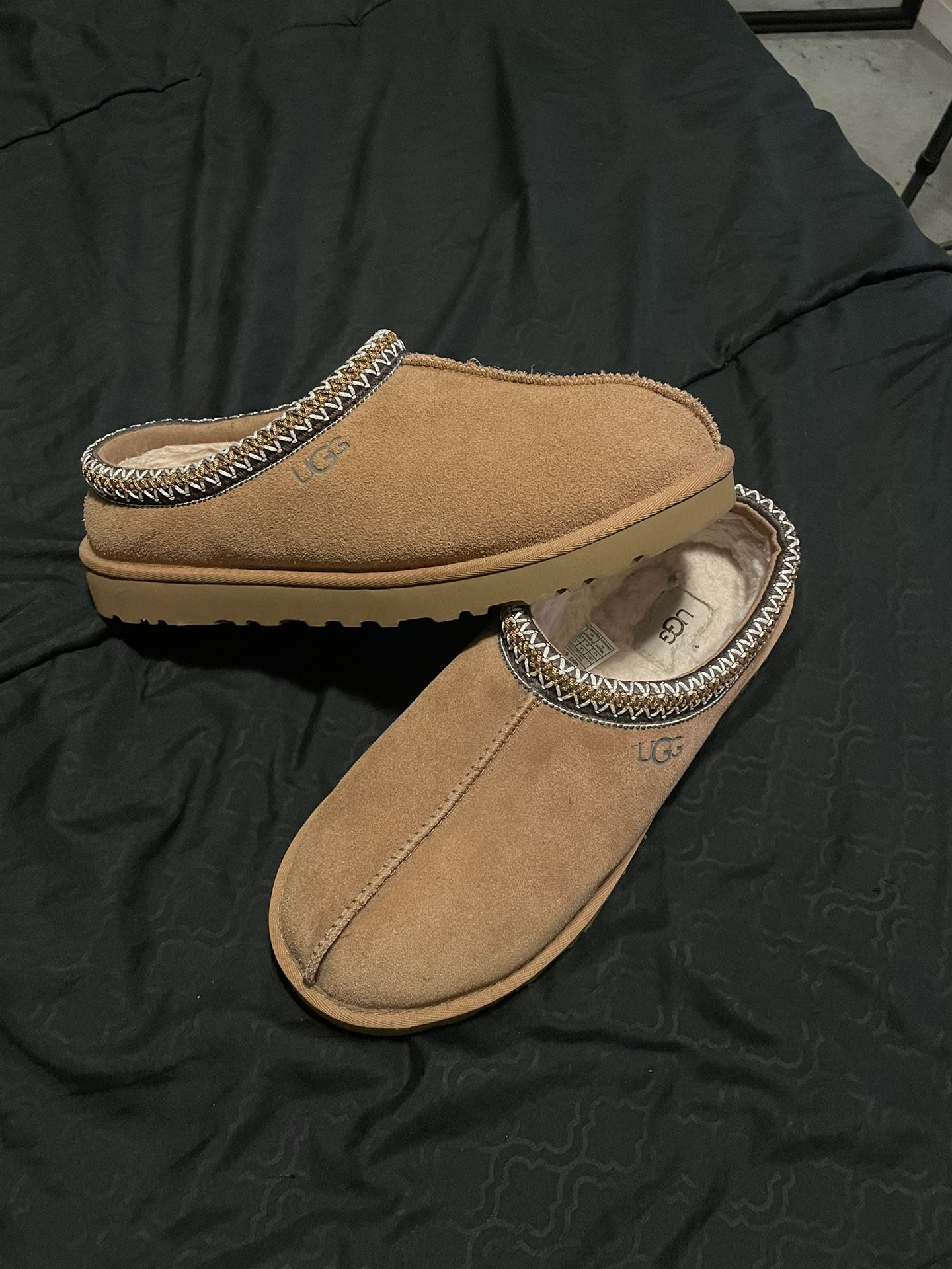 Uggs slippers