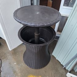 Pacific Cool Bar Outdoor Patio Furniture and Hot Tub Side Table with 7.5 Gallon Beer and Wine Cooler, Espresso Brown