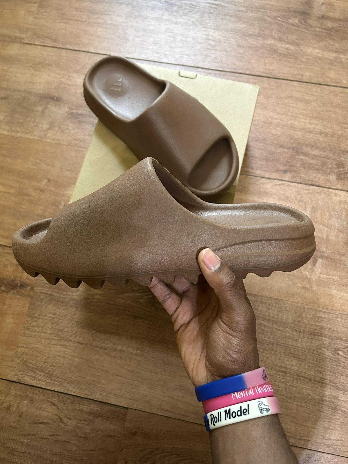 Adidas Yeezy Slides Flax Men’s Size 9 Brand New Never Worn