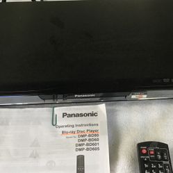DVD player Panasonic Blu-ray with remote control and instruction booklet