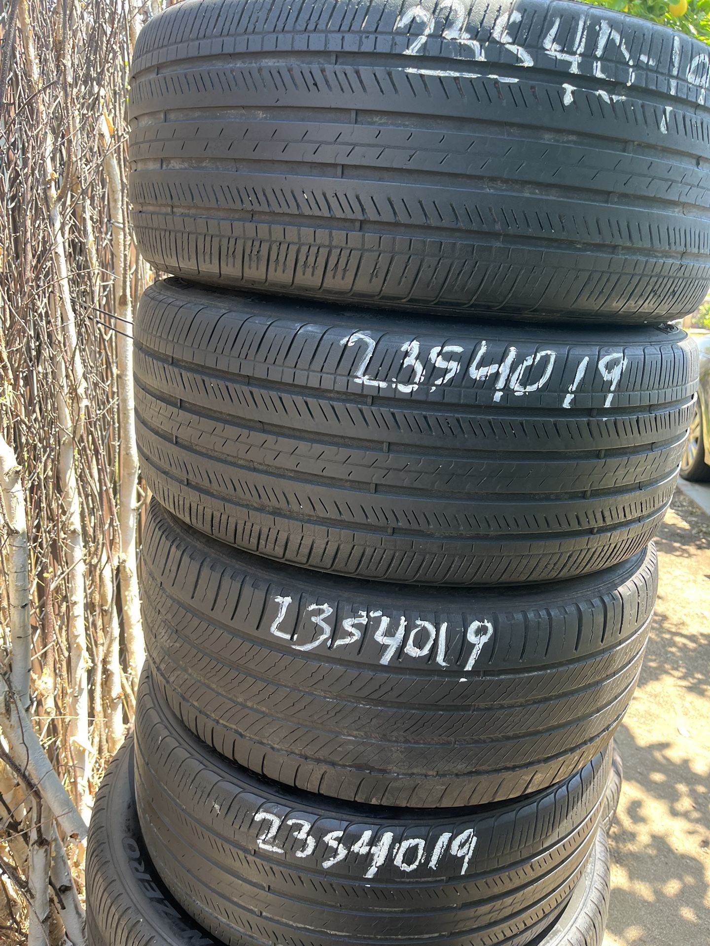 235-40-19 All Four Tires 🔥🔥🔥🔥