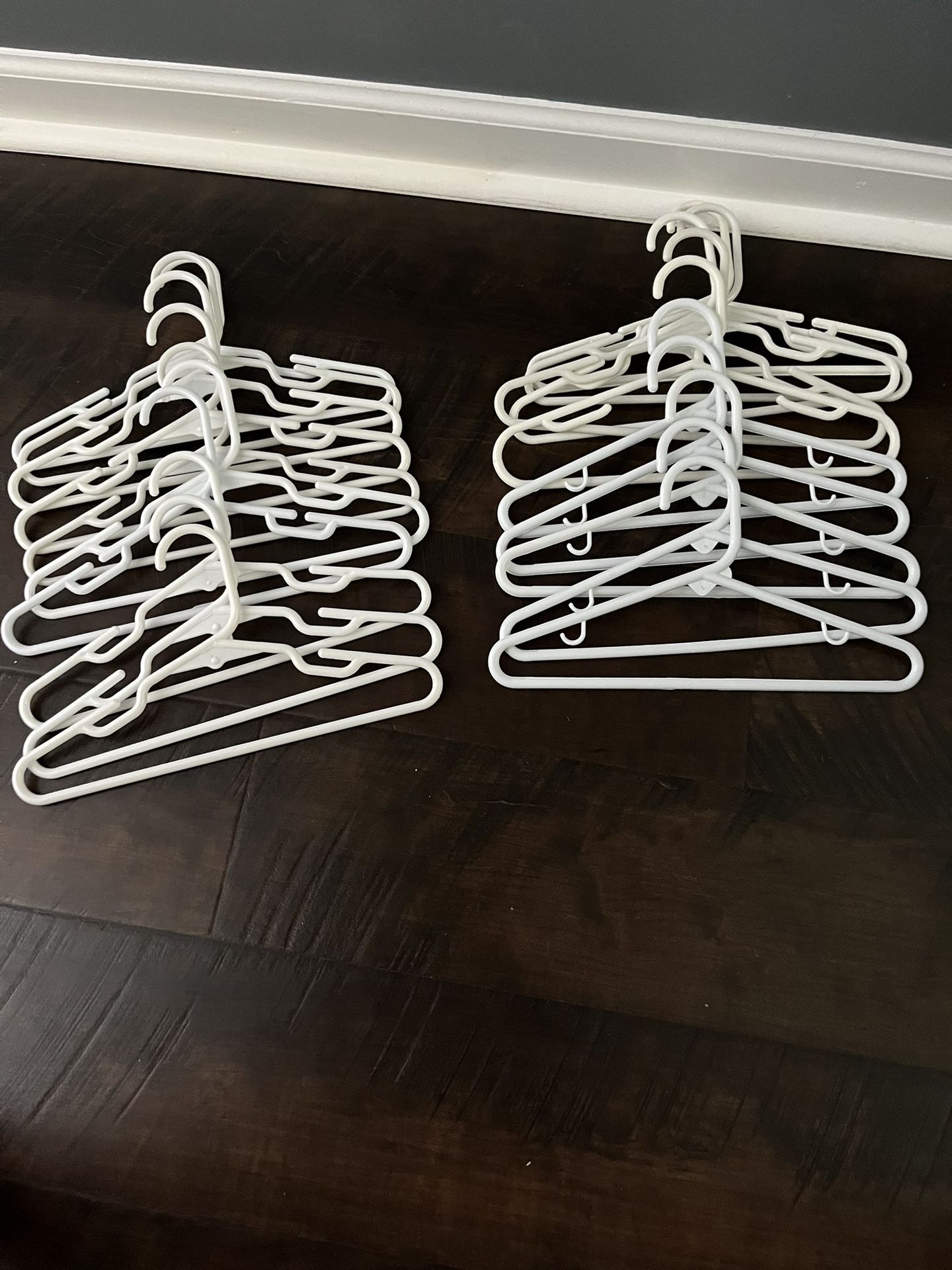 Children’s Plastic Hangers (20)