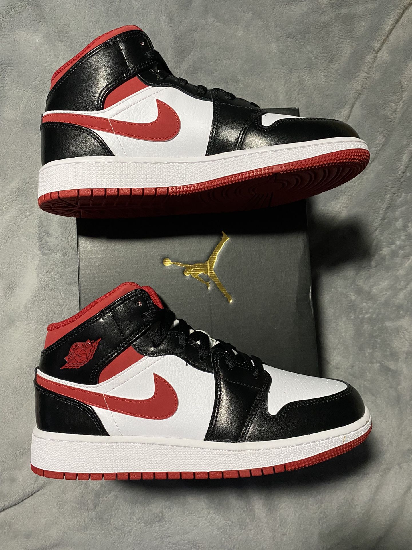 Air Jordan 1 Mid (GS) 