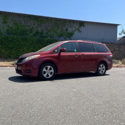 2012 Toyota Sienna