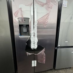 GE  Side By Side Refrigerator With Water And Ice In Stainless Steel 