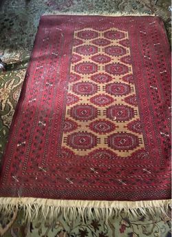 Antique hand knit  wooo Persia 50 ” x. 70”  area rug. In perfect condition