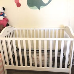 Baby Crib In White 
