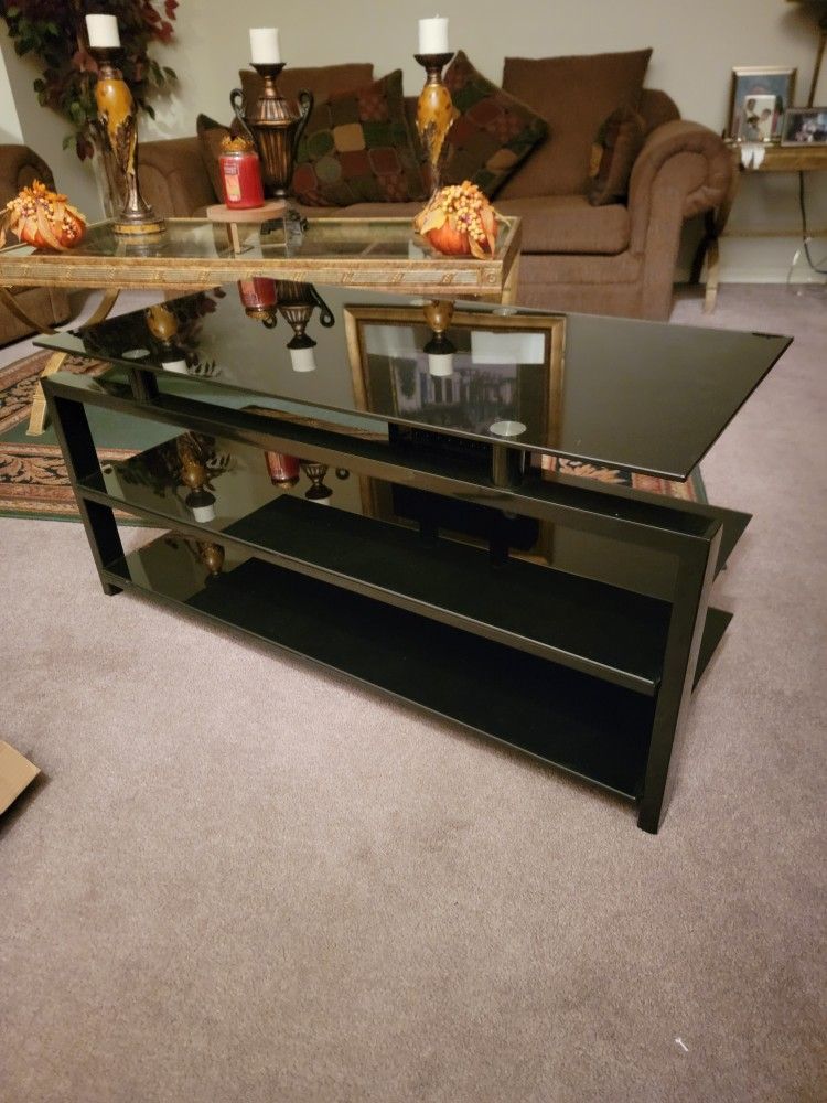 TECH CRAFT BLACK TV STAND with SILKSCREEN TEMPERED GLASS REMOVABLE SHELVES (Excellent Condition)