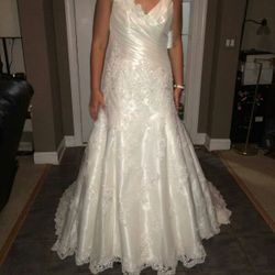 New Beautiful ivory wedding dress