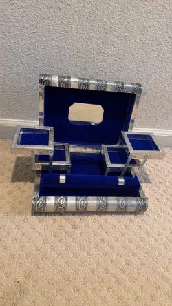 Jewelry box