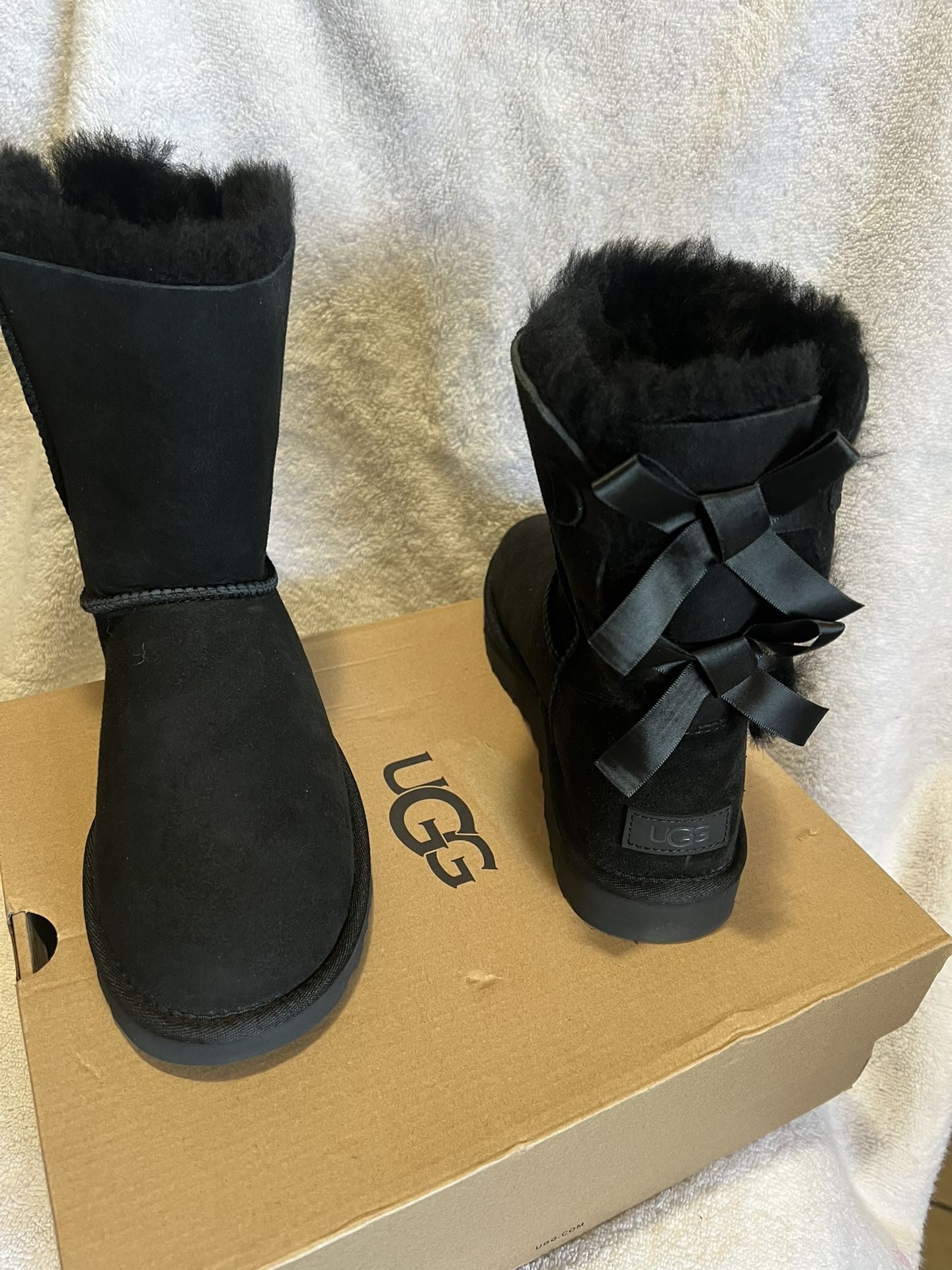 UGG New Women’s Size 6 Bailey Bow ll Black Authentic 100%