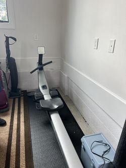 HyrdoRower/Rowing Machine/Workout Equipment