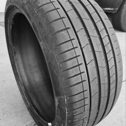 275/35/19 USED TIRE (MOBILE UNTIL 10PM)