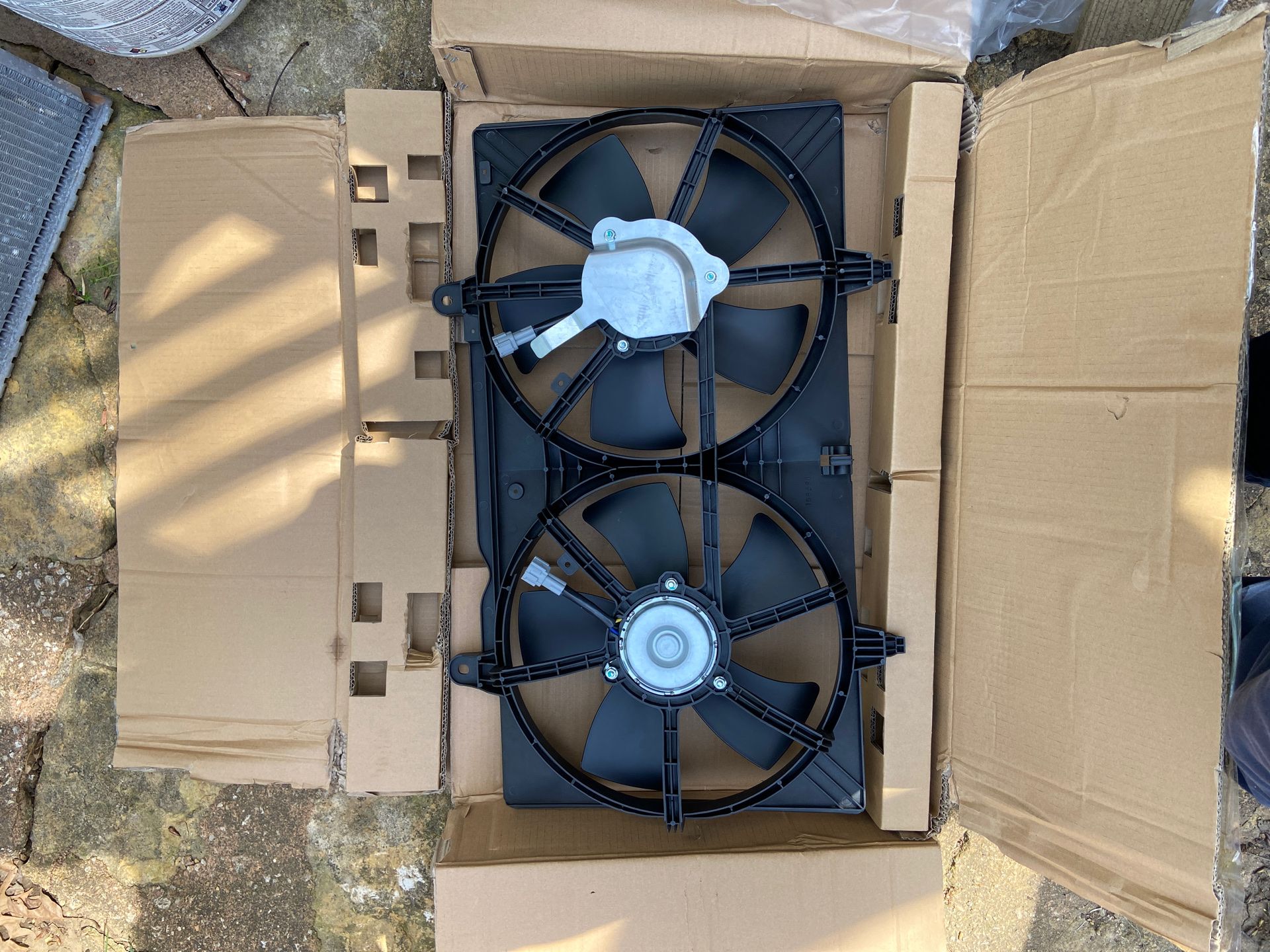 Nissan Altima Maxima fan assembly